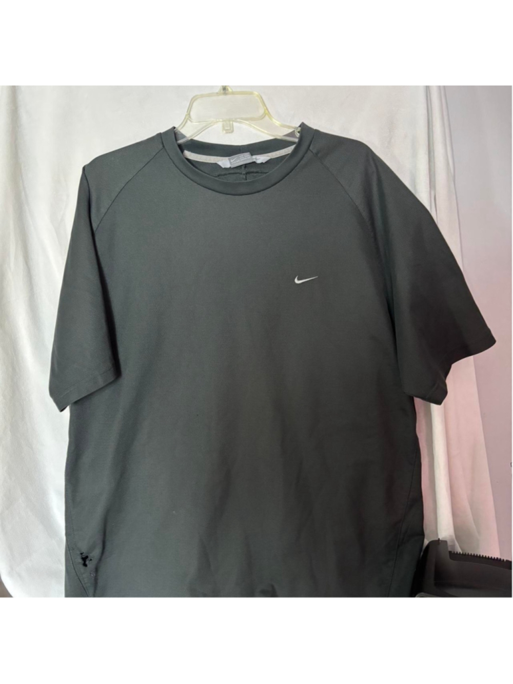Nike VINTAGE men’s T shirt XL GREY TAG 
Callout on rips